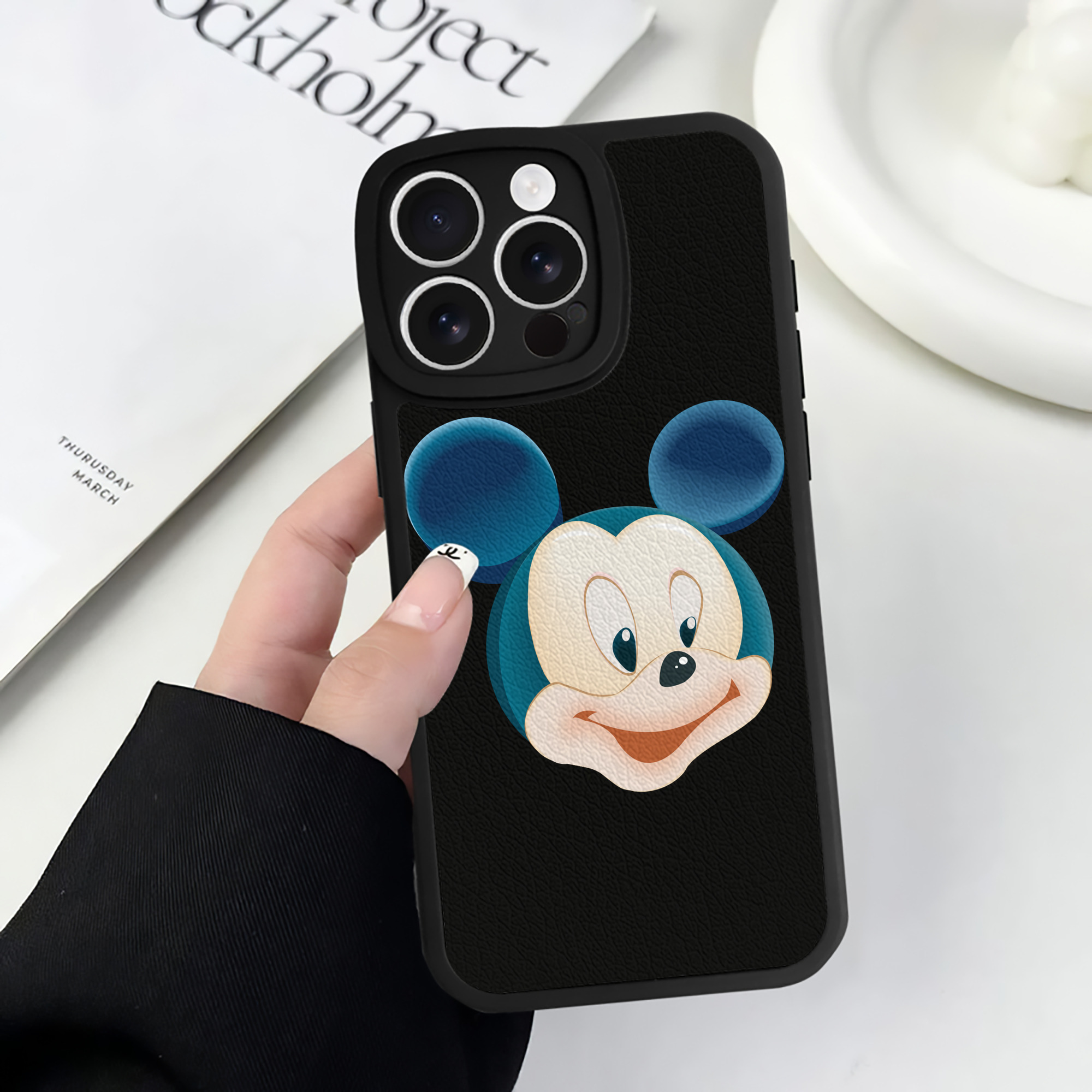 （画像用） ミッキーマウス Mickey Mouse 【iPhone 16シリーズ対応】シリコンスマホケース（レザー調） 材質：シリコン
